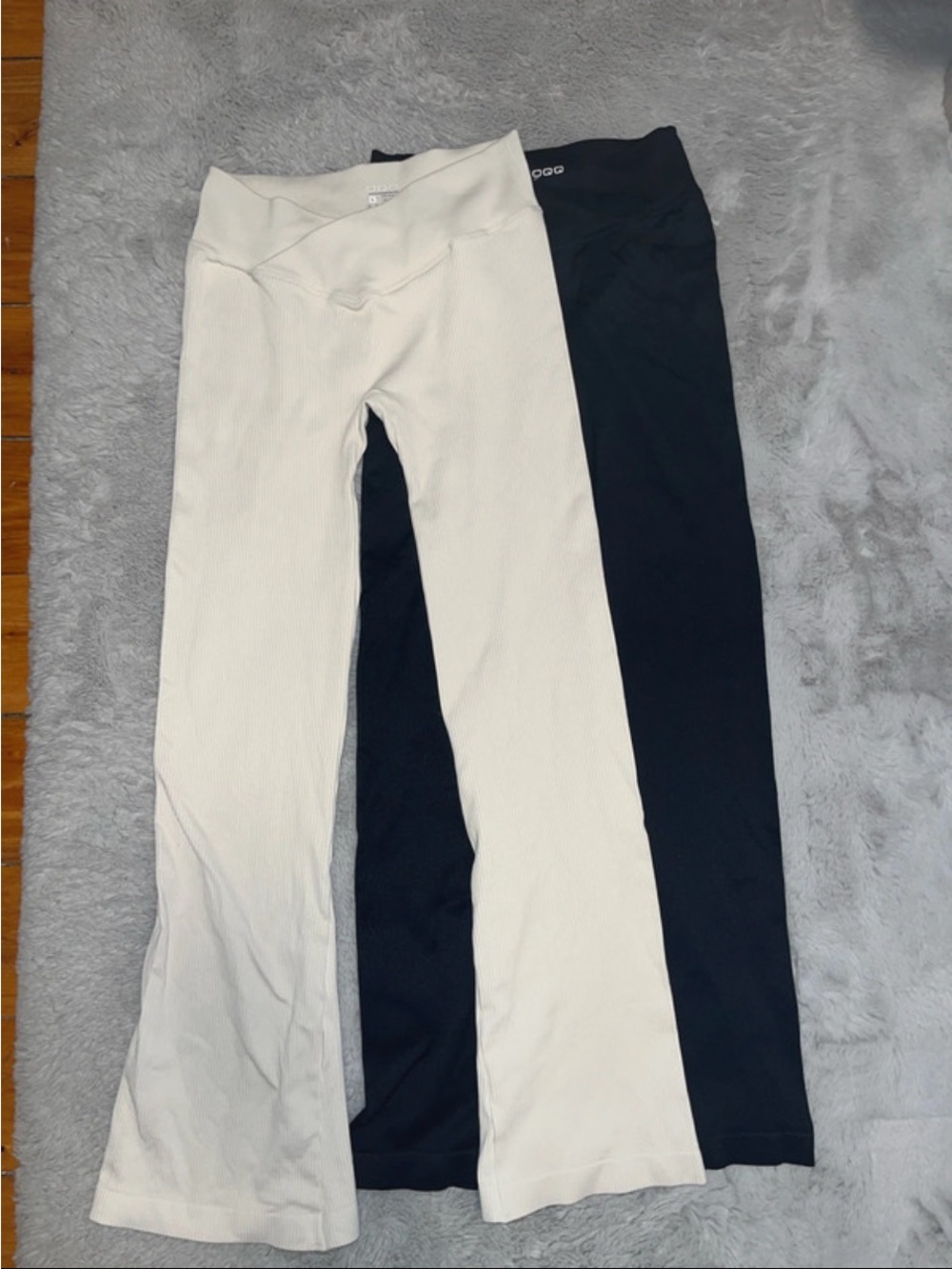 OQQ Pair of Ribbed Flare Leggings - Ivory and Black